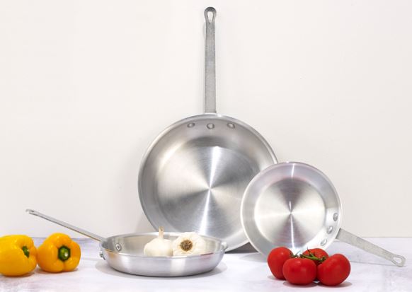 AFP-8S : Aluminum Fry Pan, Majestic™, Natural Finish Made of 3003 aluminum alloy, the Majestic™ fry pans offer exceptional performance at a great value.